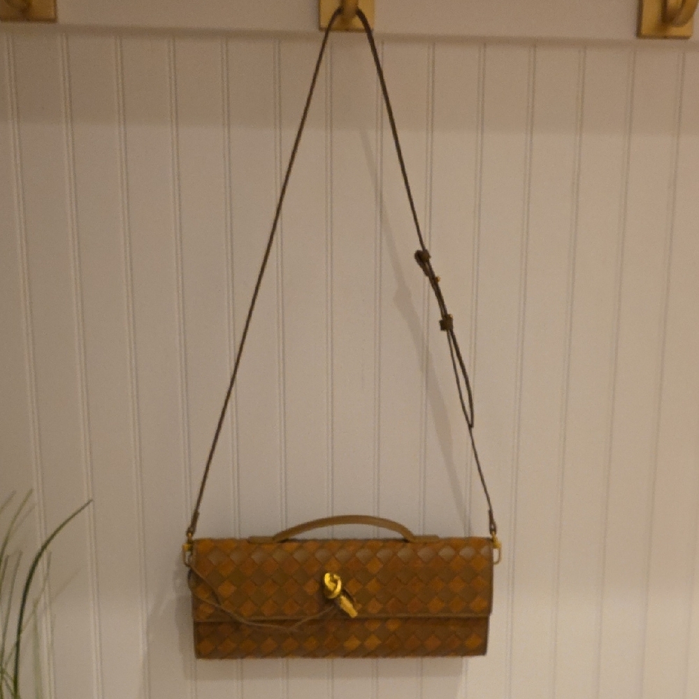 Elegant Leather Cashmere Tan Woven Clutch - Picture 8 of 10